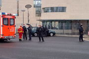 ببینید | حمله یک خودرو به ساختمان صدراعظمی آلمان