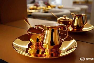تصاویر یک هتل عجیب را که از طلا ساخته شده است ببینید