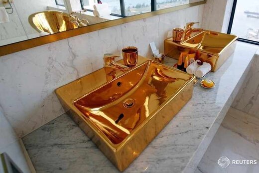 تصاویر یک هتل عجیب را که از طلا ساخته شده است ببینید