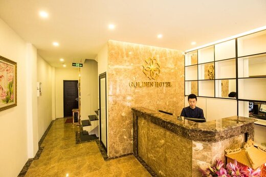 تصاویر یک هتل عجیب را که از طلا ساخته شده است ببینید