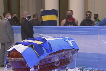 ببینید | تصویری از پیکر دیگو مارادونا در کاخ ریاست جمهوری آرژانتین