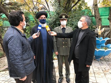 حضور وزیر دفاع در منزل شهید فخری زاده