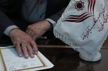 بازنشسته  یزدی ۲ زندانی جرائم غیر عمد را آزاد کرد