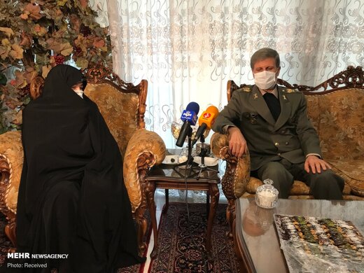 حضور وزیر دفاع در منزل شهید فخری زاده