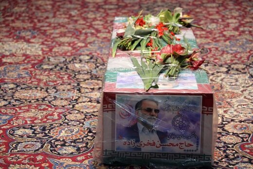 اینجا محل دفن شهید فخری زاده است +عکس اینجا محل دفن شهید فخری زاده است +عکس