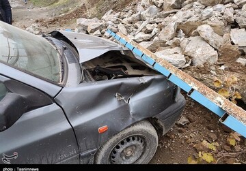 مدفون شدن خودروها بر اثر ریزش دیوار بهشت محمدی سنندج