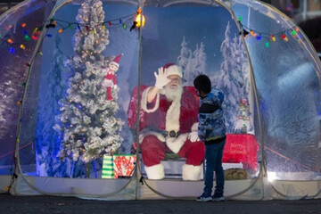 تصاویر | دیدنی‌های امروز؛ از بابانوئل‌های حبابی تا انتخابات ونزوئلا