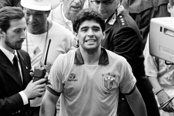 دیگو مارادونا با لباس تیمی که هرگز ندیده بودید/عکس