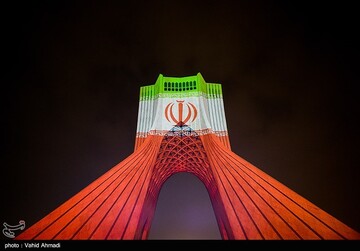نقش اتحاد و همبستگی ملت ایران بر برج آزادی