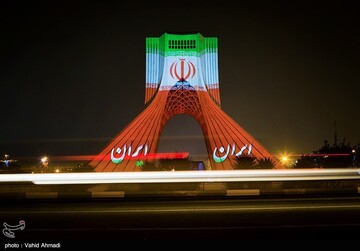 نقش اتحاد و همبستگی ملت ایران بر برج آزادی