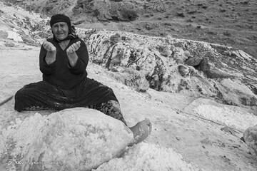 تصاویر | مصائب زندگی زنان نمکی