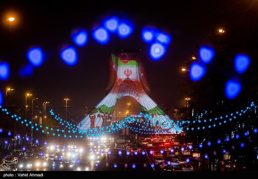 نقش اتحاد و همبستگی ملت ایران بر برج آزادی