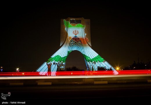 نقش اتحاد و همبستگی ملت ایران بر برج آزادی
