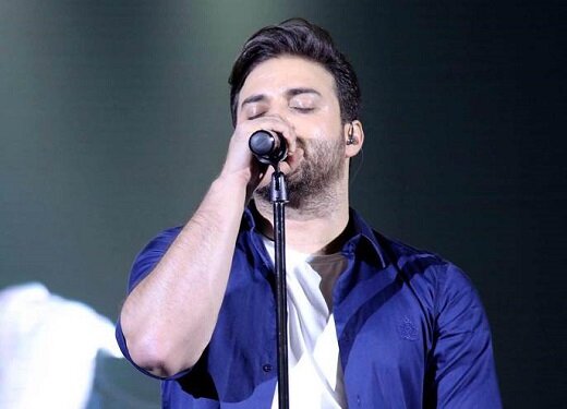 عکس | سلفی خانوادگی بابک جهانبخش در کنار همسرش داخل خودروی شخصی