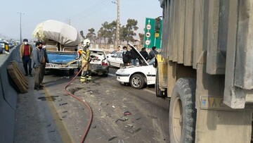 مصدومیت ۵ نفر در حادثه برخورد چند دستگاه خودرو در مسیر غرب به شرق جاده خاوران