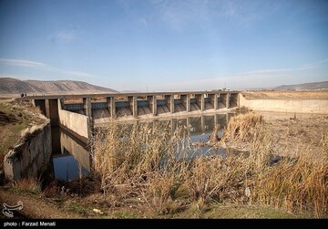تلف شدن هزاران قطعه ماهی رودخانه راوند اسلام آباد غرب