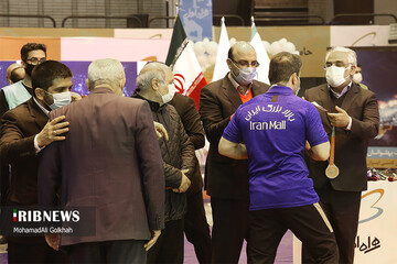 بازار بزرگ قهرمان لیگ کشتی فرنگی
