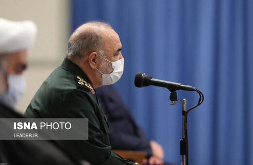 دیدار دست‌اندرکاران مراسم سالگرد شهادت حاج قاسم سلیمانی با مقام معظم رهبری