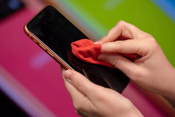 ببینید | چگونه تلفن همراه خود را ضدعفونی کنیم؟