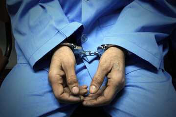 عکس | خفت‌گیری یک سبیل کلفت با چادر!