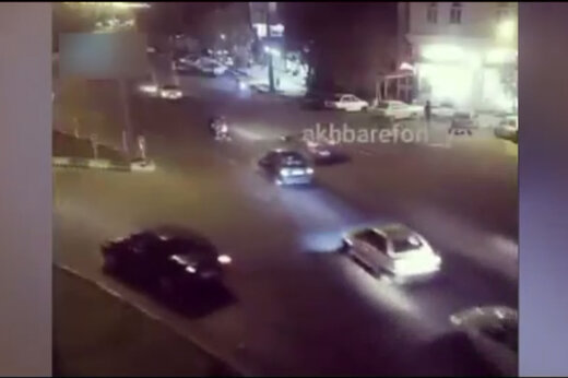 ببینید | لحظه دلخراش تصادف وحشتناک دو خودرو با یک مادر و فرزندانش