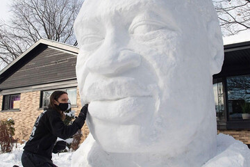 عکس |  مجسمه برفی جورج فلوید 