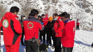 انتقال نخستین جسد کوهنوردان در ارتفاعات شمال تهران