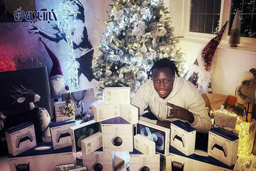 ببینید |  هدایای ویژه و لاکچری ستاره منچسترسیتی برای طرفدارانش