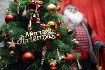 تزئین درخت «کریسمس» با «زباله» توسط شهرداری لندن/ عکس