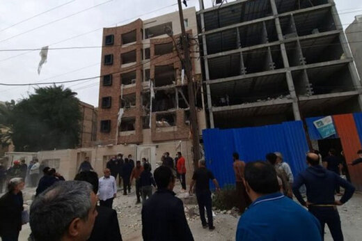 ببینید | حادثه انفجار گاز در اهواز؛ نجات یک دختربچه و انتقال ۱۲ مصدوم