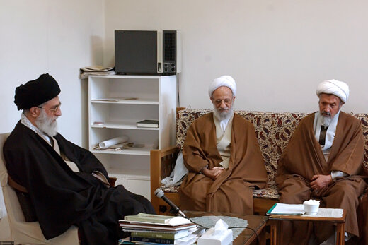 تصاویری از آیت‌الله مصباح یزدی در کنار رهبر انقلاب