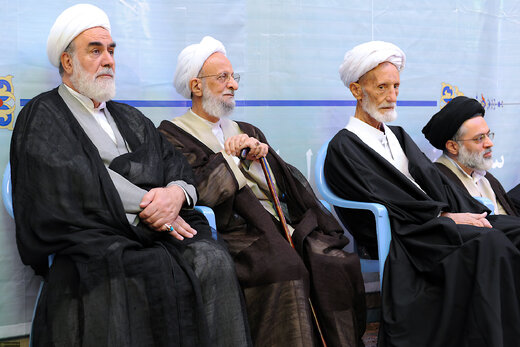 تصاویری از آیت‌الله مصباح یزدی در کنار رهبر انقلاب