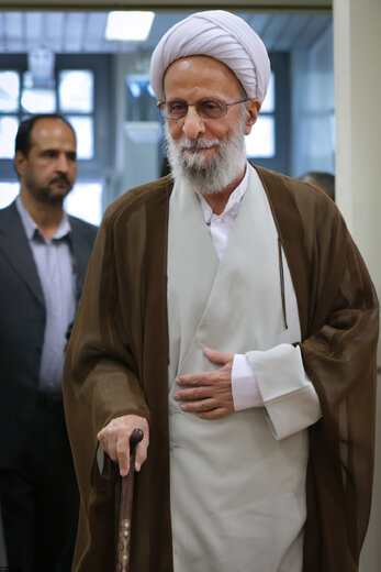 تصاویری از آیت‌الله مصباح یزدی در کنار رهبر انقلاب