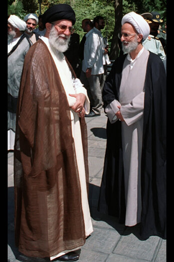 تصاویری از آیت‌الله مصباح یزدی در کنار رهبر انقلاب