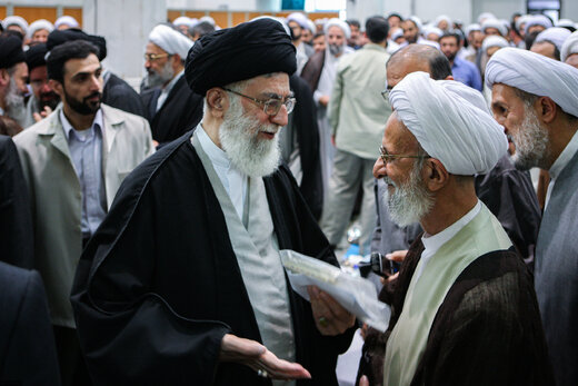 تصاویری از آیت‌الله مصباح یزدی در کنار رهبر انقلاب