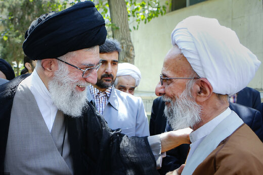 تصاویری از آیت‌الله مصباح یزدی در کنار رهبر انقلاب