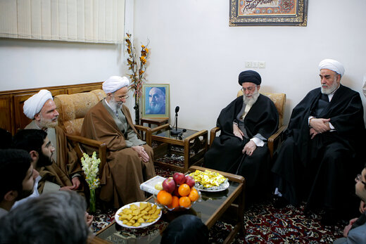 تصاویری از آیت‌الله مصباح یزدی در کنار رهبر انقلاب
