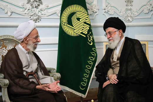 تصاویری از آیت‌الله مصباح یزدی در کنار رهبر انقلاب