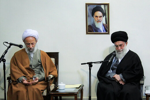 تصاویری از آیت‌الله مصباح یزدی در کنار رهبر انقلاب