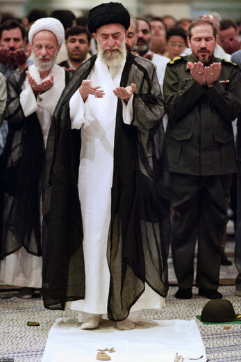 تصاویری از آیت‌الله مصباح یزدی در کنار رهبر انقلاب