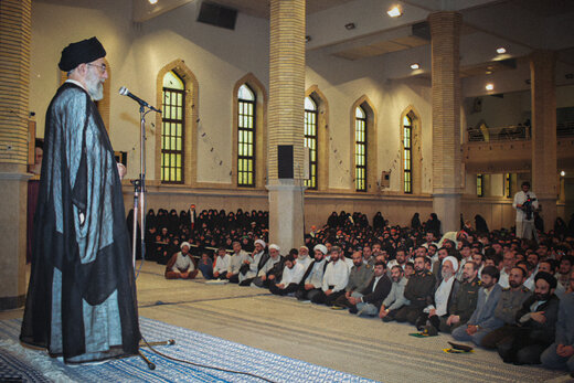 تصاویری از آیت‌الله مصباح یزدی در کنار رهبر انقلاب