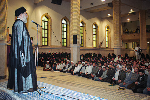 تصاویری از آیت‌الله مصباح یزدی در کنار رهبر انقلاب