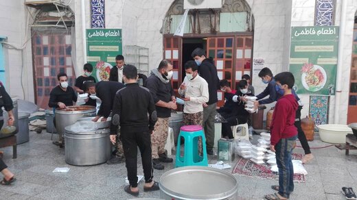 توزیع ۷ هزار پرس غذا در سالگرد شهادت سردار سلیمانی در میان نیازمندان آبادانی