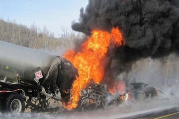 سرنشینان تانکر حامل بنزین در آتش سوختند