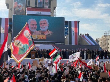 راهپیمایی بزرگ عراقی‌ها در سالگرد شهادت سردار سلیمانی