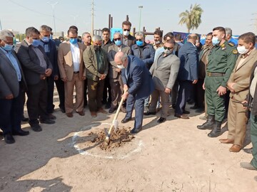 کلنگ احداث ۷ پروژه  ورزشی در آبادان به زمین زده شد