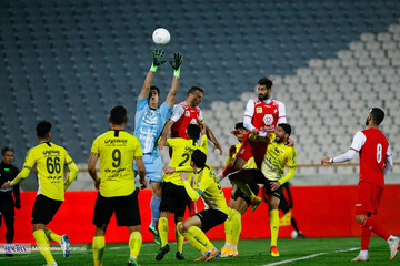 تصاویر | قاب‌هایی ماندگار از مچ‌اندازی پرسپولیس و سپاهان