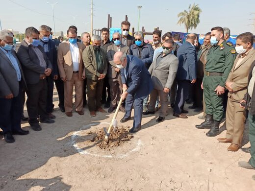 کلنگ احداث ۷ پروژه  ورزشی در آبادان به زمین زده شد