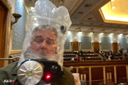 ببینید | لحظه فرار نماینده مجلس کنگره آمریکا با ماسک ضد اشک‌آور