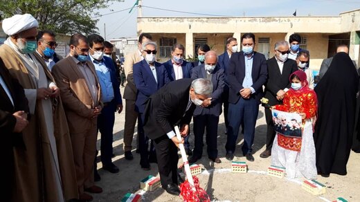 کلنگ احداث یک مدرسه ۶ کلاسه خیرساز در آبادان به زمین زده شد
